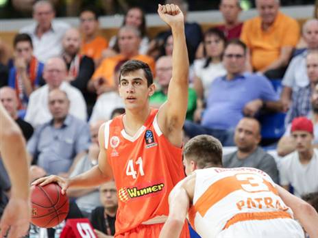 דוברת. ראשל,צ מגיעה במצב רוח מעודד (דני מרון)