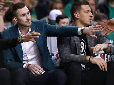 עוד חוזר הניגון. היוורד חוזר לספסל (GETTY)