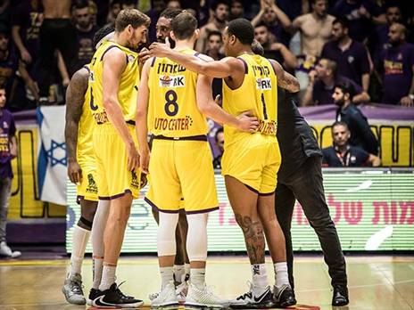 חטפו סטירה מצלצלת (עודד קרני)