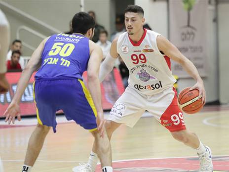 המארחת תמיד הייתה בעניינים (דני מרון)