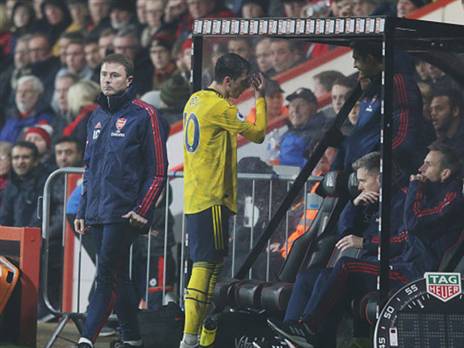 אוזיל יחזור לעצמו? (GETTYIMAGES)