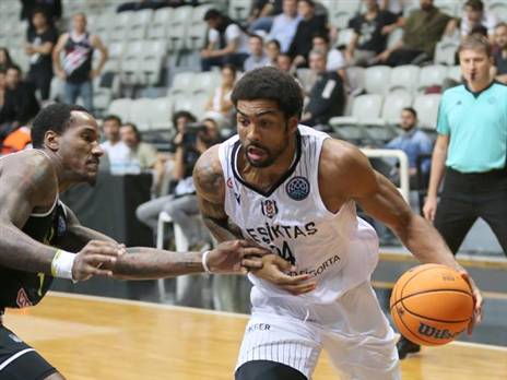 עוקבים אחריו. מקאדו במדי בשיקטאש (getty)