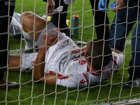 אייזן מקבל טיפול (אלן שיבר)