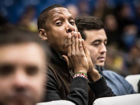 יוג'ירי מרוצה ממה שהוא רואה? (עודד קרני)