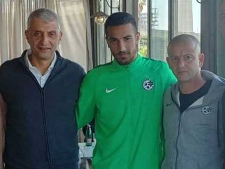 ג'ואברה במעמד החתימה (באדיבות מכבי חיפה, האתר הרשמי)