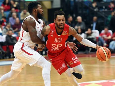 נהנתה ממשחק ענק שלו. ליונס (צילום: ברני ארדוב)