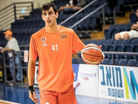 דוברת. "מאמין בלתת צ'אנסים" (עודד קרני)