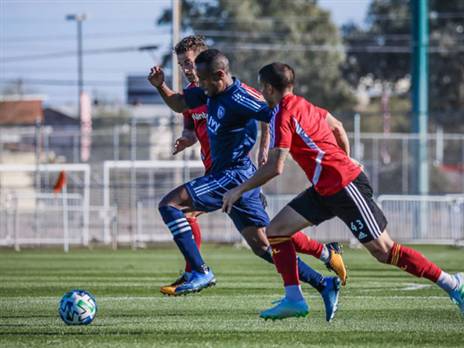 קינדה במדי קנזס סיטי בעוד משחק הכנה (צילום מהטוויטר)