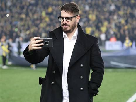 חוגג. זו בית"ר שהוא רוצה לראות? (דני מרון)