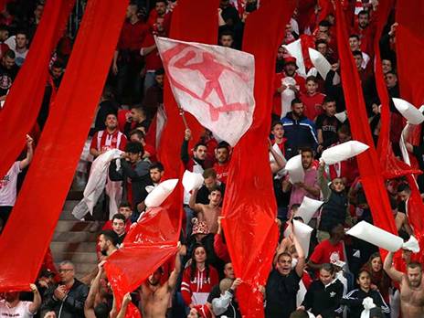 אוהדי הפועל ת"א. חוששים מזהבי (אלן שיבר)