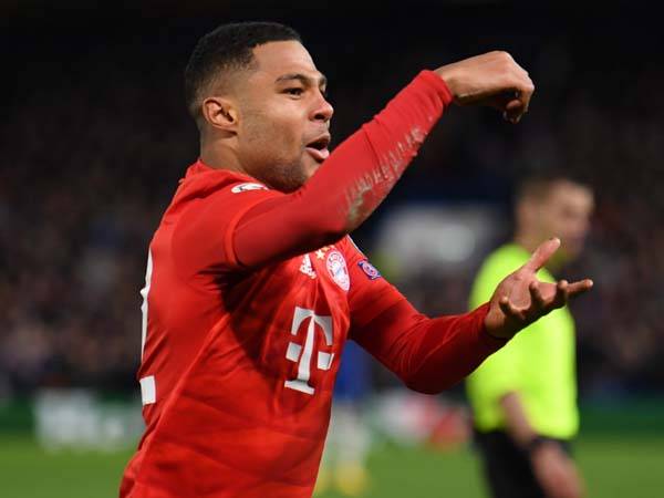 גנאברי מערבב את התה בלונדון (getty)