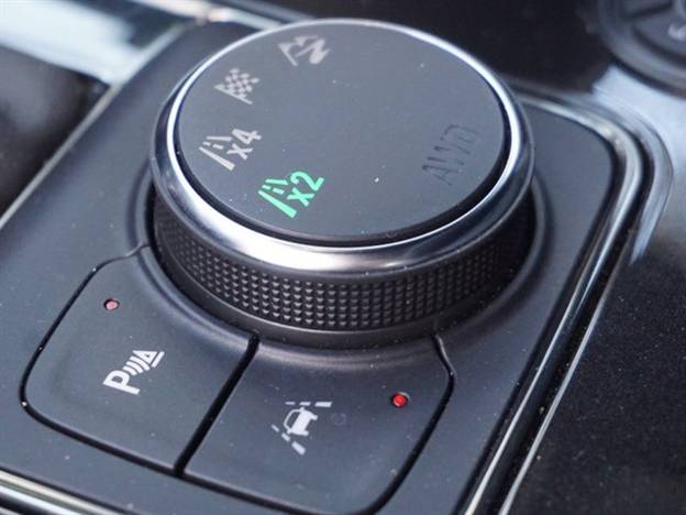 בורר נהיגת שטח. די מיותר עם פגושים רגישים לפגיעות