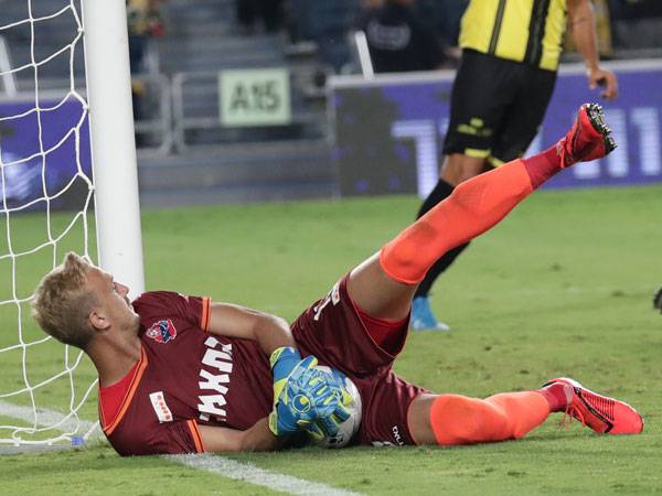 כבר כואב לו הגב. בוריץ'