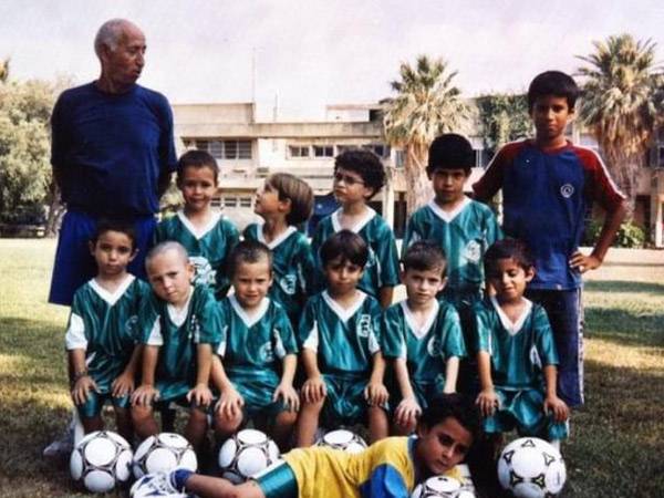 גל חזן ז"ל ראשון מימין בשורה שניה למטה. ארד שלישי מצד משמאל לאותה שורה