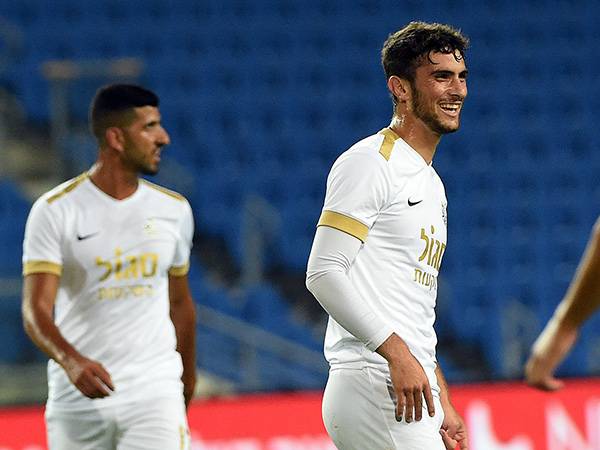 אפשר להבין את החיוכים באשדוד (ברני ארדוב)