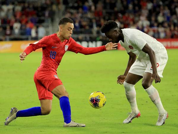 דסט עשה לדייויס בית ספר במשחק הבכורה בארה"ב (GETTY)