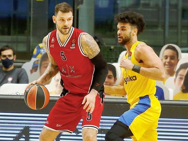 ריצה מטורפת של האיטלקים לפני המחצית (אלן שיבר)