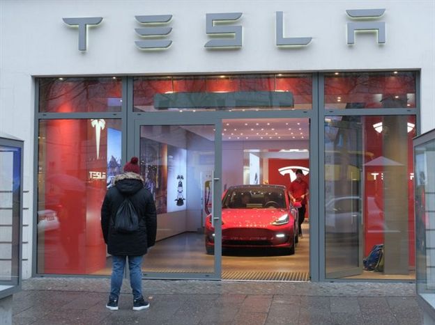 סוכנות טסלה בברלין (Getty)