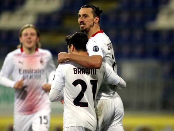 חגיגה של מילאן וזלאטן הערב בקליארי (Getty)