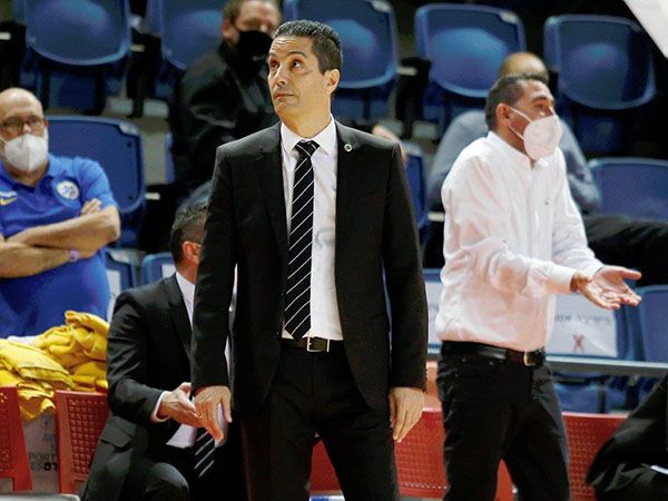 גאה בשחקנים. ספרופולוס (אלן שיבר)