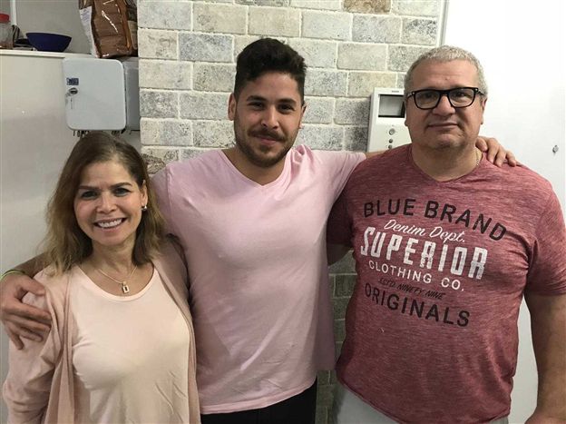 מגיע ממשפחה ספורטיבית (אלבום אישי)