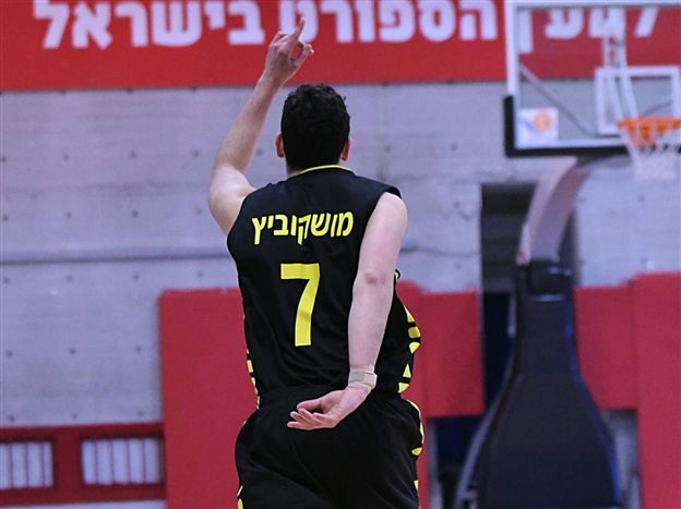 מושקוביץ. לייט בלומר (מנהלת הליגה הלאומית)