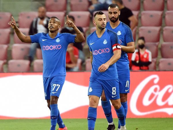 אחראי לשער ובישול. בריהון (ברני ארדוב)