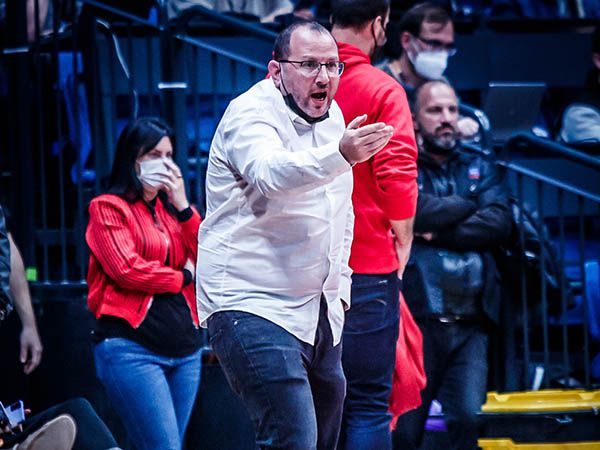 מסוגל להוציא את העגלה מהבוץ? הראל (עודד קרני)