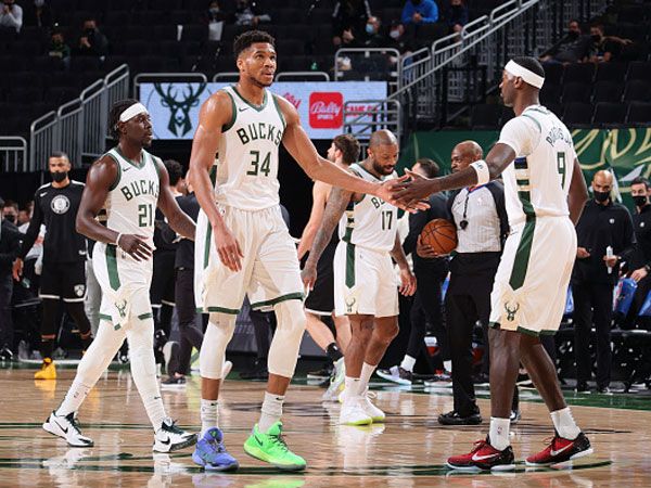 אנטטקומפו. מקום שלישי במזרח (GETTY)