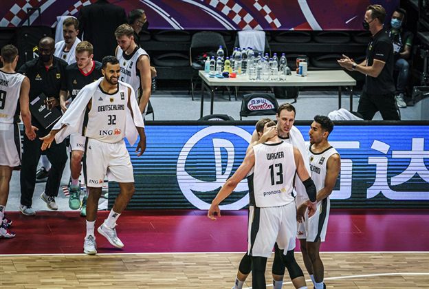 (FIBA)