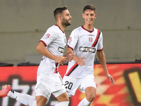 חדידה. יש לו סיבות לחייך (ברני ארדוב)