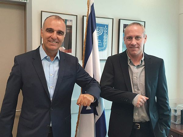 חילי טרפר וארז כלפון. המטרה: להשאיר את הקהל במגרשים