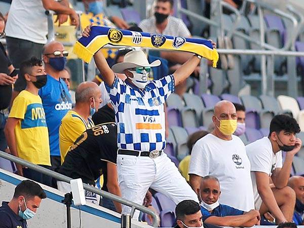 האוהדים הצהובים חגגו בבלומפילד (אלן שיבר)