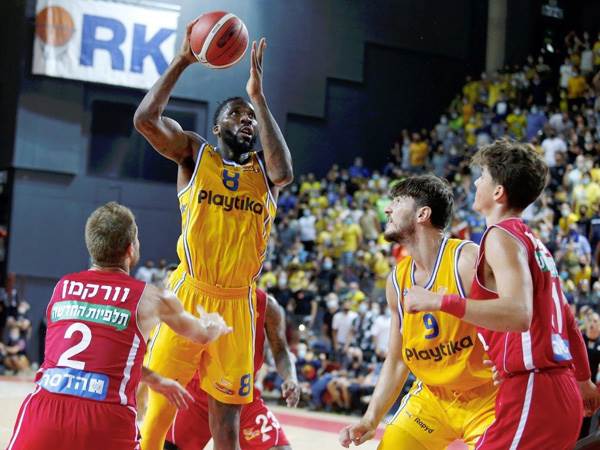 היכולת שם, ביגטיים, ריינולדס (אלן שיבר)