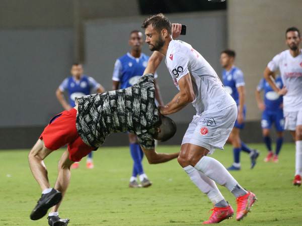 גוטליב והאוהד המכה (אלן שיבר)