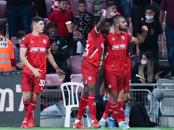 האדומים חוגגים מול מכבי ת"א. נראה תמונות דומות בראשון? (דני מרון)