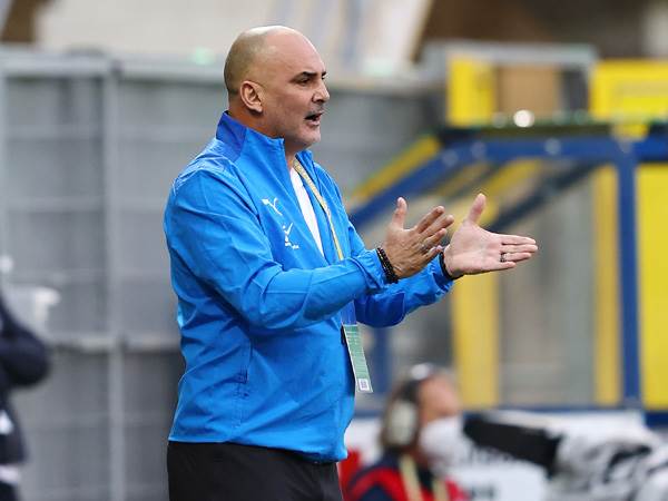 חזן על הקווים. הנבחרת שלו כמעט הפתיעה (Getty)