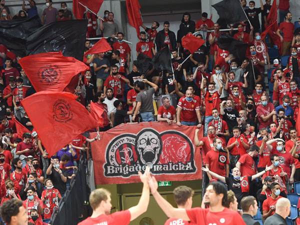 אוהדי ירושלים. ההחתמות נתנו דחיפה (ברני ארדוב)