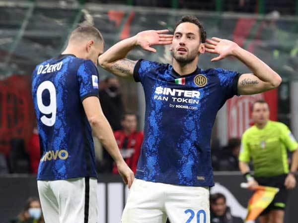 סחט וכבש פנדל כבר בדקה ה-11. צ'להאנולו (GETTY)