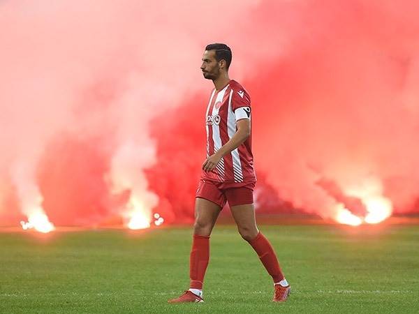 דן איינבינדר במהלך הדרבי התל אביבי (צילום: ברני ארדוב)