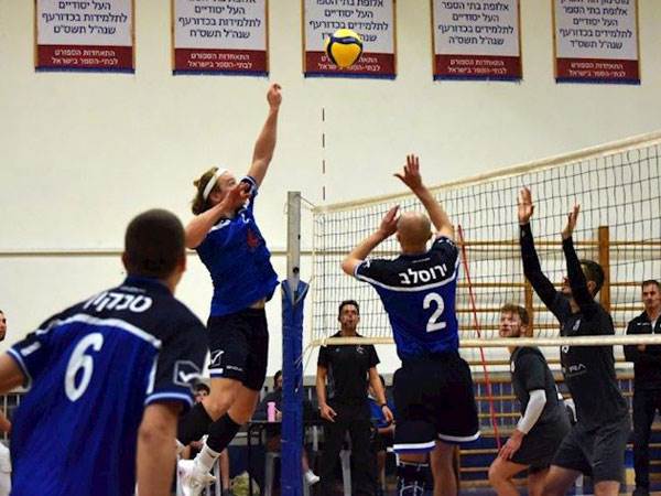 הפסד ראשון העונה. שחקני הוד השרון (אביטל אנגל, איגוד הכדורעף)