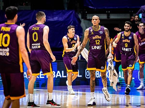 משחק עונה (עודד קרני)