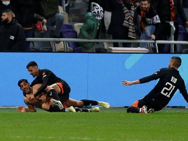 בני יהודה חוגגים בסיום. ערב נהדר (אלן שיבר)