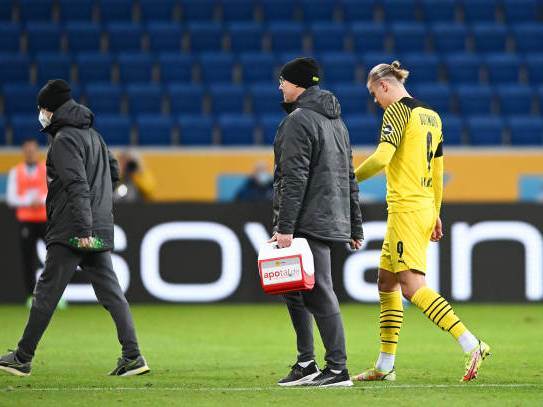 תמונות שבדורטמונד לא אוהבים לראות. הולאנד יורד פצוע (GETTY)