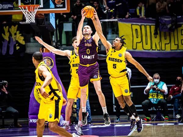 המחצית הראשונה הייתה קשוחה במיוחד (פיב"א)