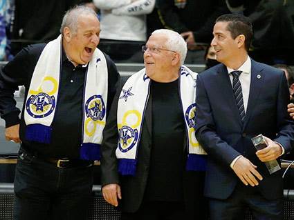 גרשון ושרף עם יאניס. חברים ותיקים (אלן שיבר)