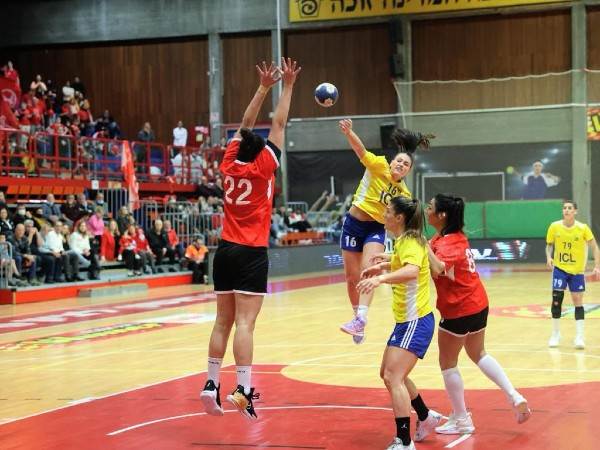 קרב גדול היה באולם בראשון (קרדיט: הדר ואן קולא, איגוד הכדוריד)