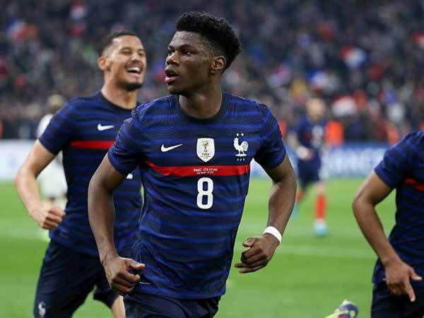 הענקיות בעקבותיו (GETTY)