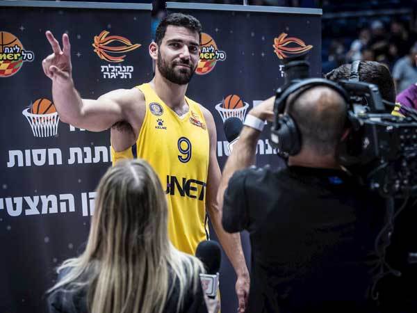 האיש של המשחק. מנקו (מנהלת, עודד קרני)