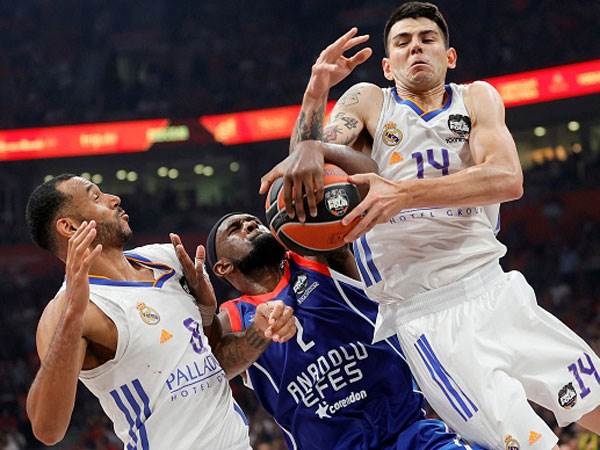 דק וסינגולטון נאבקים. סיפור המשחק (Getty)